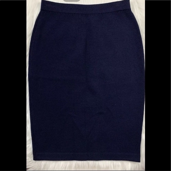 - St. John Basics Navy Santana skirt 2 - Picture 3 of 4